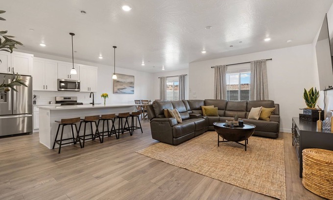 St. George House | Ripple Retreat: Private Hot Tub + Enclosed Yard