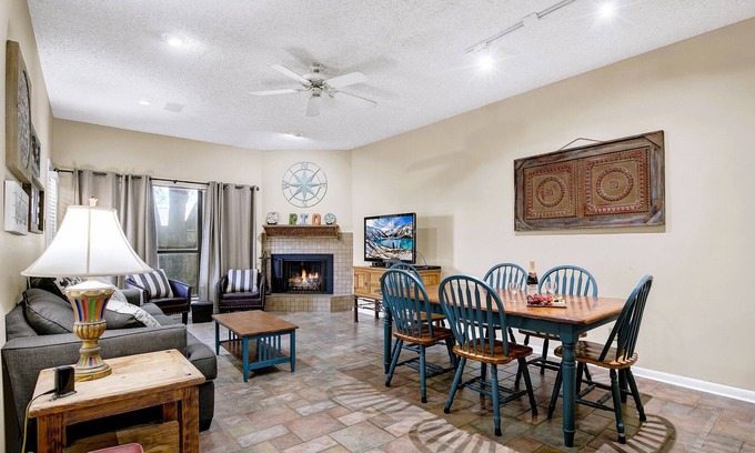 New Braunfels House | River Access Next to Schlitterbahn Water Park!