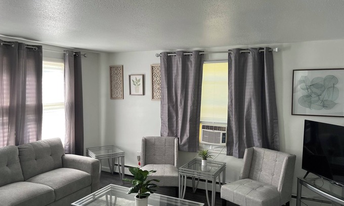 Niles House | River home