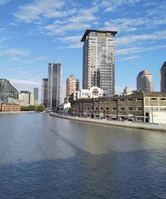 Downtown Shanghai Apartment | River House Near The Peoples Square And The Bund