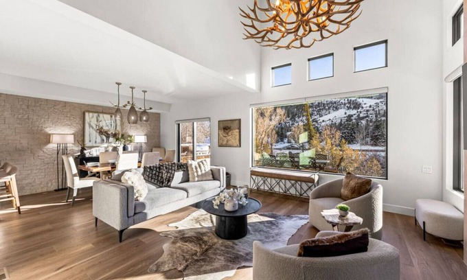 Edwards House | River Ranch Retreat | Luxe Living & Mountain Views