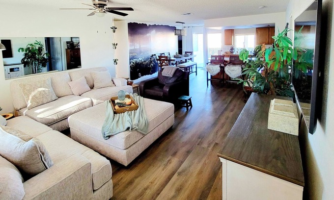 Bullhead City House | River Retreat Family Home for 8-Pet Friendly, Under 1 mile to Boat Ramp