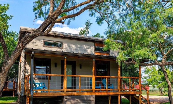 Fredericksburg Cottage | River's Edge Cottage on waterfront with full river access - near wineries