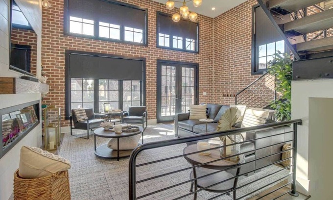 Hitch Village - Fred Wessels Homes House | River Views, Historic Central Neighborhood, Luxury Townhome