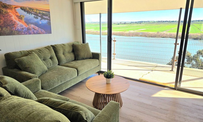 Seymour House | Riverbed Rise - Ideal for Families & Race Fans