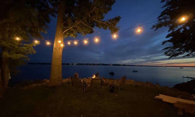 L'Isle-aux-Allumettes Cottage | Riverfront Cottage