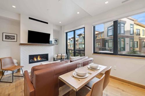 Avon Apartment | Riverfront Lodge 109 by East West Hospitality
