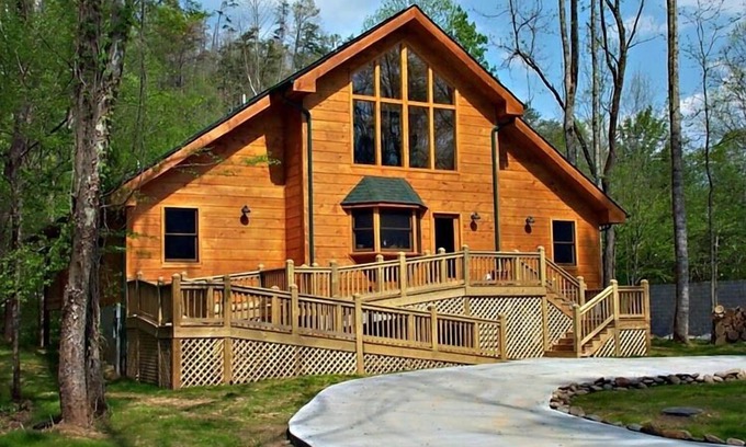 Gatlinburg - Pigeon Forge Cabin | Rivers Edge