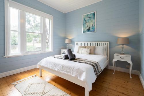 Barwon Heads House | Riverside Charm - A stone's throw to the river