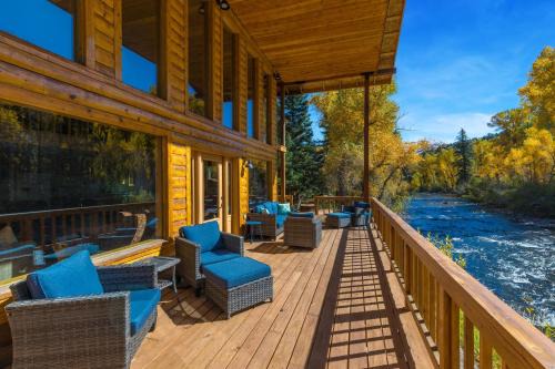South Fork House | Riverside Haven