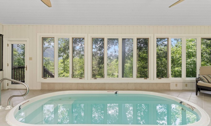 Woodstock Cabin | Riverside Heaven: Family/Romance, Hot Tub, Views