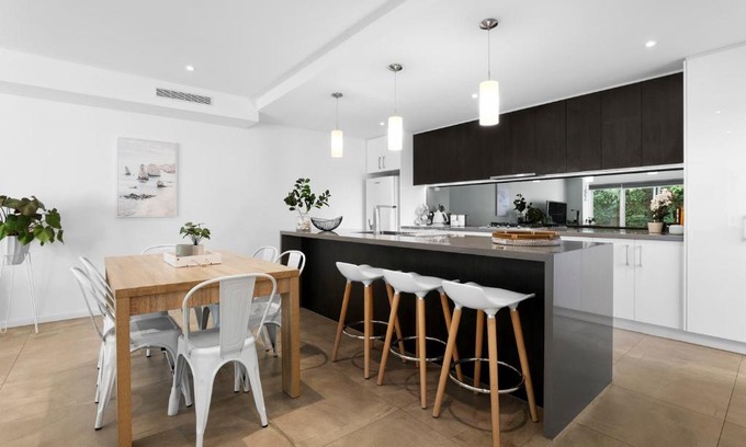 Carrum House | Riverside Villa & Pet Friendly
