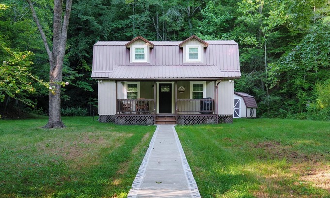 West Liberty Cabin | Riverstone Cabin and Retreat in West Liberty, KY