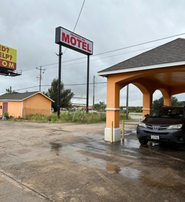 Floresville Hotel | Roadside Inn