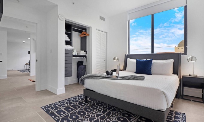 East Little Havana Apartment | Roami at Metro Park