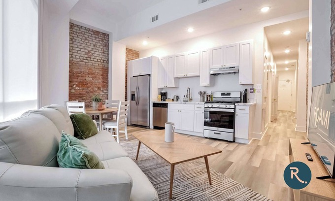 Arts/Warehouse District House | Roami at The Churchill | 2 Bedroom