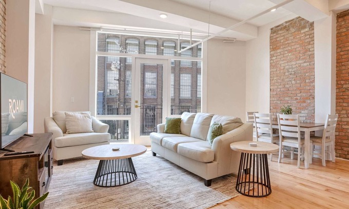 Arts/Warehouse District House | Roami at The Churchill | 2 Bedroom w/Balcony