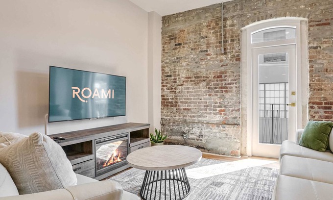 Arts/Warehouse District House | Roami at The Churchill | 2 Bedroom | Balcony & Trundle