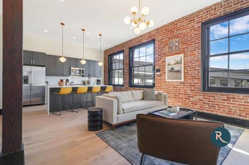 Arts/Warehouse District House | Roami at The Lola Near Bourbon St 3BR #52
