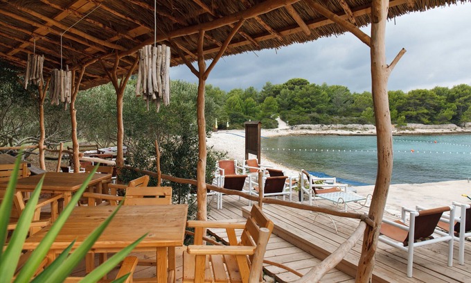 Hvar House | Robinson House Nicolina
