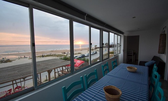 Costa de Caparica Apartment | Rock’s Beach Spot Front