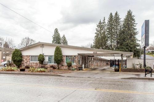 La Grande Hotel | Rodeway Inn