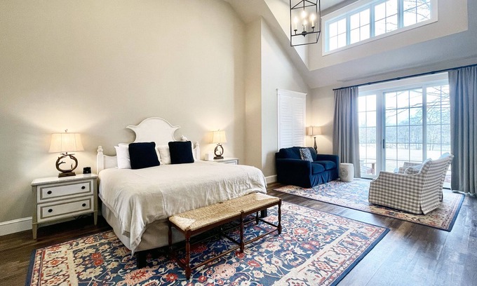 Reeders Ski Chalet | Romantic Couples Suite in the Poconos with Jetted Tub