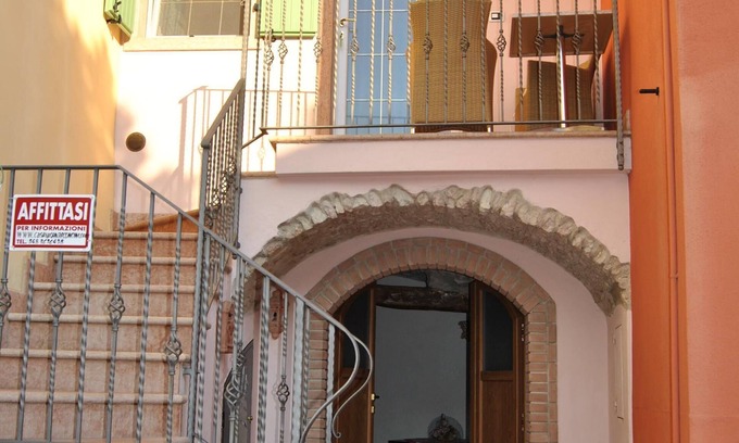 Cassone House | ROMANTIC IDIPENDENT HOUSEHOLD three minutes from the beach GARAGE satellite TV