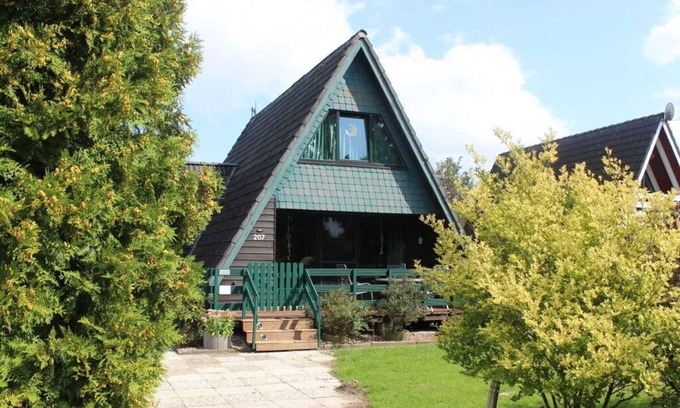 Fedderwardersiel House | Roof-only house Modern retreat