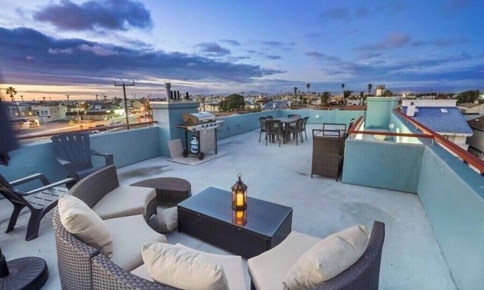 Silver Strand House | Rooftop Getaway- Ocean View Beach House!