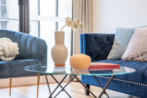 Braddon Apartment | Rooftop patio w Mt View, Parking, Wifi n Netflix