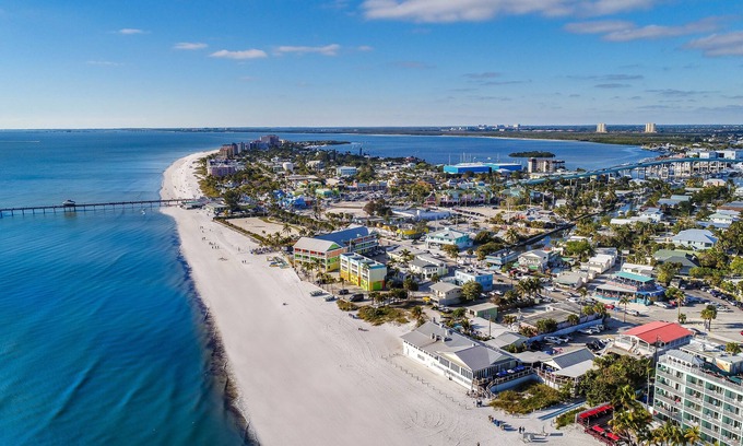 Fort Myers Beach House | Rooftop Patio w/Panoramic Views of the Gulf & Bay. WALK to everything.