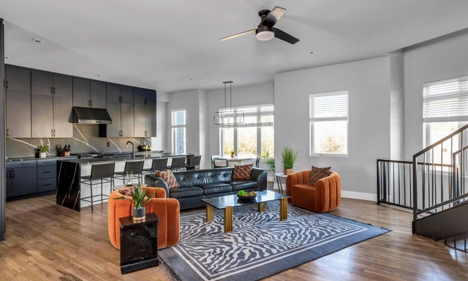Haynes Area House | Rooftop w/Skyline Views-15 Min to Broadway-Luxury
