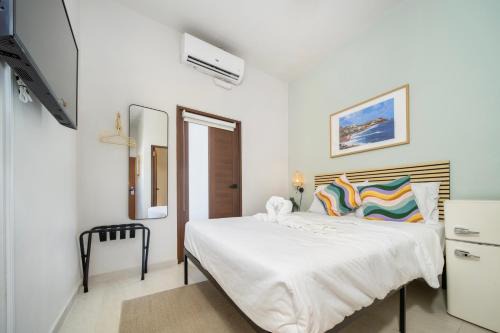 Santurce Hotel | Room 12 Sunlit Balcony Stay Near Calle Cerra
