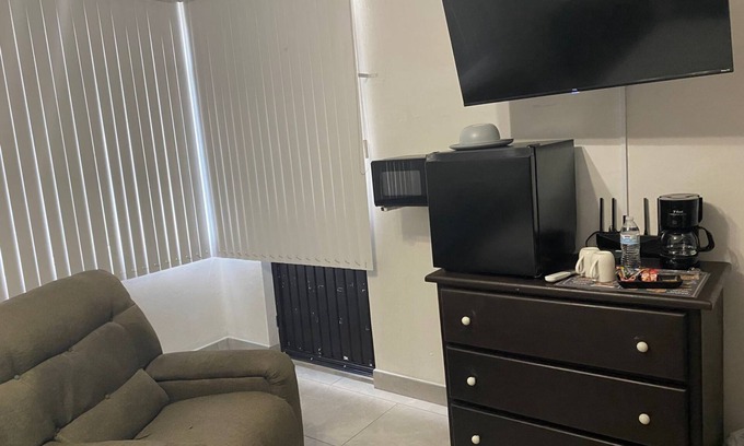 Monterrey Apartment | Room at Alojamientos Obispado.