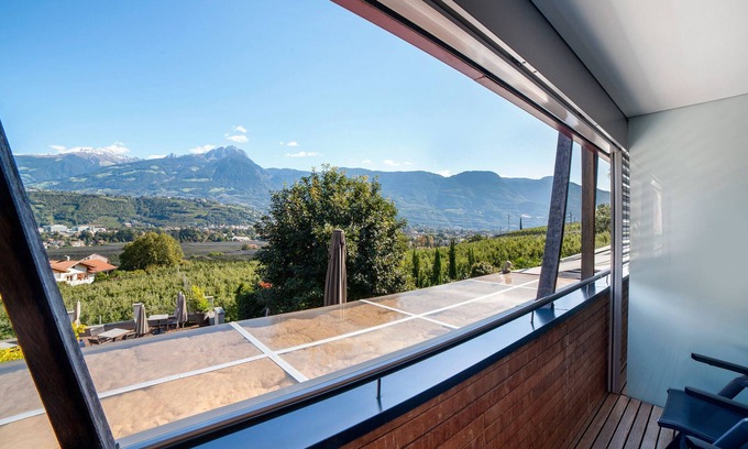 Marlengo Apartment | Room 'Doppia Vista Panoramica Sup 104' with Mountain View, Wi-Fi and Air Conditioning