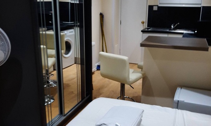 Thamesmead East House | Room in House - Aa Guest Room2