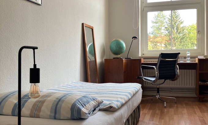 Vahrenwald Apartment | Room 'Mid Century Style H' with Balcony and Wi-Fi