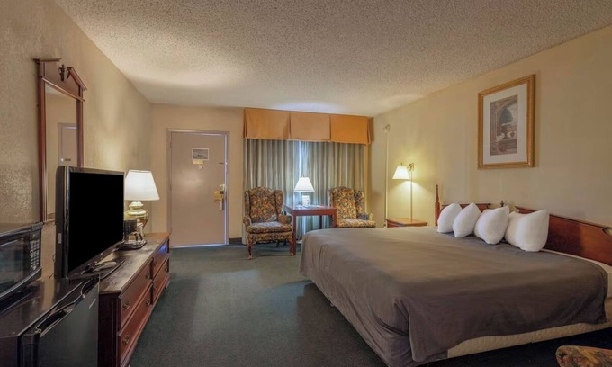 Allison Hotel | Room w/Microwave & Fridge Near Route 66 – Great For Quick Lunch Stops In Gallup
