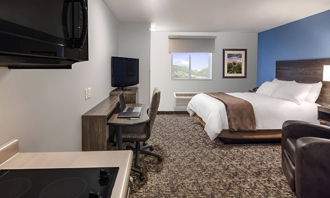 Dahlgren Hotel | Room with Full Kitchen – Perfect for Extended Stays Near Caledon State Park