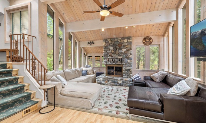 Truckee Cabin | Roomy 2BR Home w/Loft, on Shuttle Route at Northstar w/Cozy Fireplace and Amenity Access!