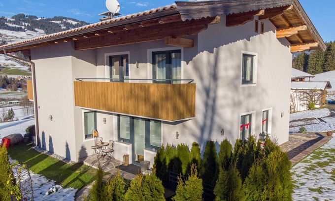 Brixen im Thale Apartment | Roomy apartment next to a beautiful winter hiking trail