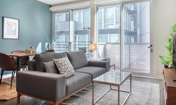 South of Market Apartment | Roomy SoMa 1BR w/ Gym, Roofdeck, BBQs, walk to Tech HQs by Blueground