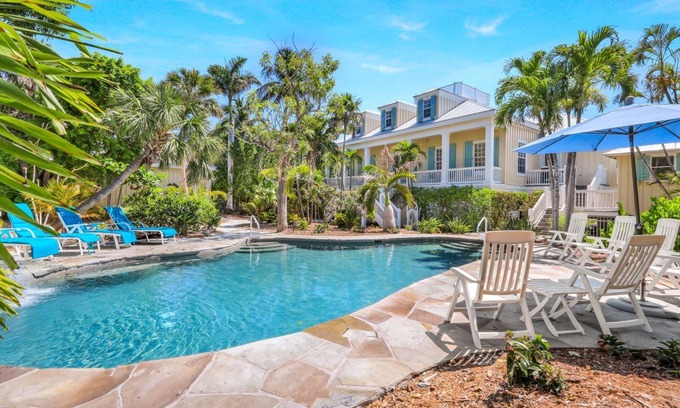 Captiva House | Roosevelt Cottage | Gulf to Bay Getaway Along Captiva 'Tween Waters Stretch.