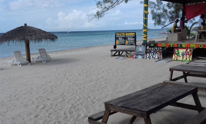 Negril Hotel | Roots Bamboo Beach Resort