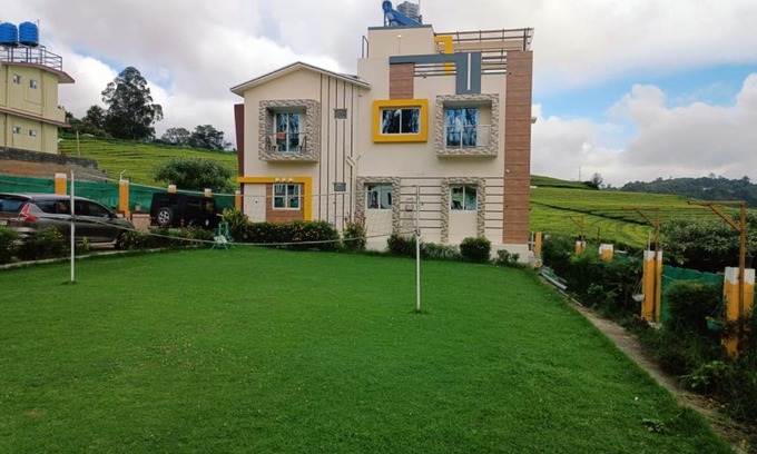 West Mere Bed & Breakfast | Rose Garden Enclave for Families & Executives