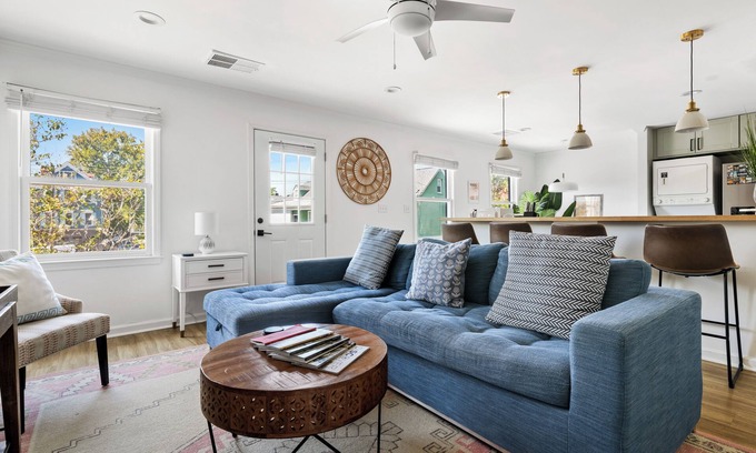 Radcliffeborough Apartment | Rose Suite: Timeless Comfort only 5 Blocks to King