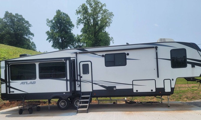 Byrdstown House | Roughing it in comfort