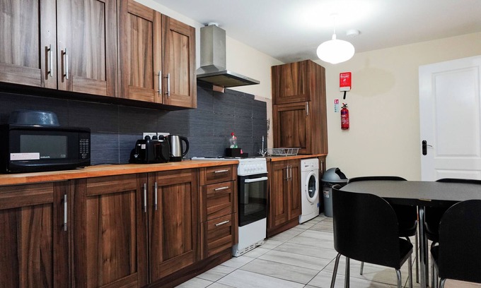 Old Trafford Apartment | Royal Living Apartment
