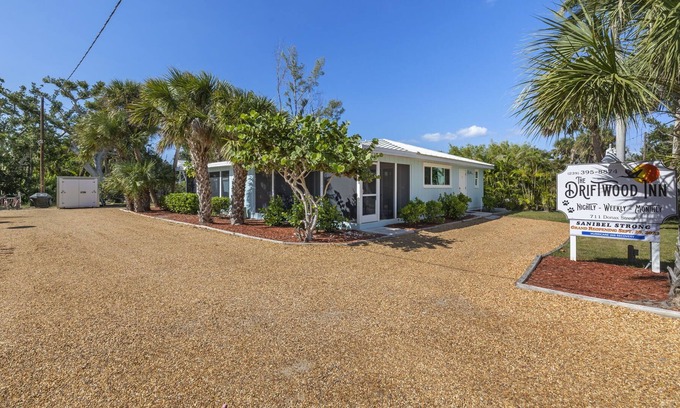 Sanibel Cottage | Royal Palm Cottage - Quaint Island Paradise